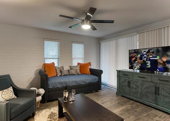 Remodeled 2 Bedroom Aparthotel