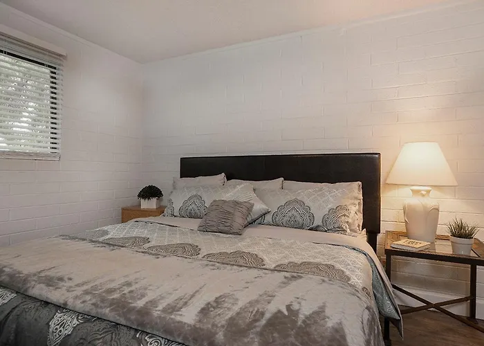 Remodeled 2 Bedroom *
