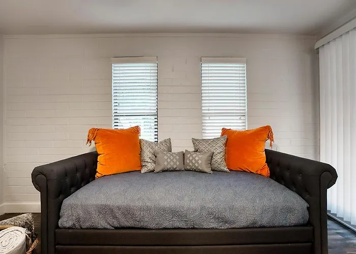 Remodeled 2 Bedroom Aparthotel *